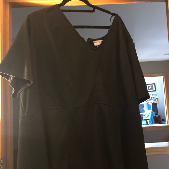 Black Dress - Picture 2 of 4